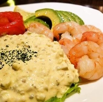 アボカドと海老のタルタルサラダ