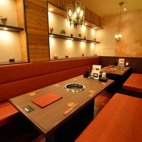 Relax and enjoy the highest quality yakiniku at the spacious table seats♪ The atmosphere of an adult retreat is a private space that is perfect for important entertainment, dates, and anniversaries.We also accept large banquets. Please contact us as soon as possible for group reservations!