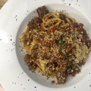 炭火で焼いた牛100％のボロネーゼ