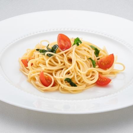 フレッシュトマトのパスタ バジル風味