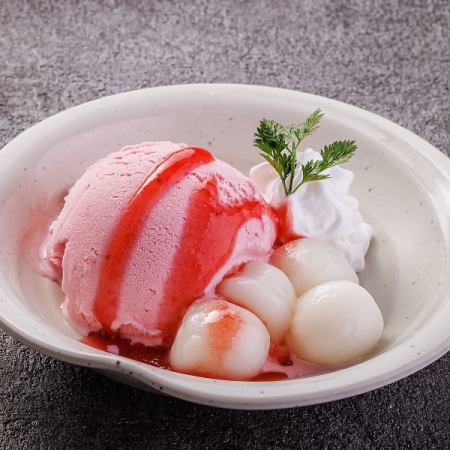 Shiratama Strawberry Ice Cream