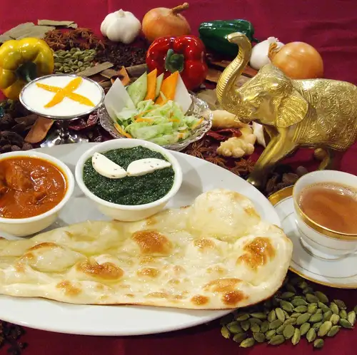 ランチ サービスナン・サフランライス食べ放題
