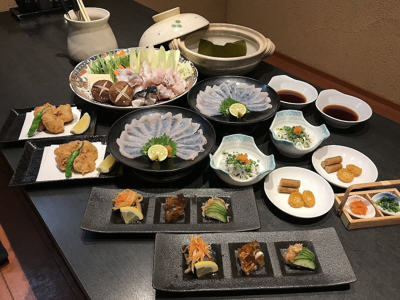 7,700日元套餐☆三道前菜、生鱼片、烧烤、油炸食品（天妇罗拼盘）、茶碗蒸、寿司等。