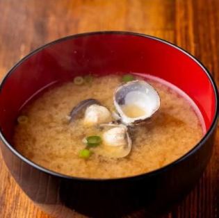 蛤蜊味噌湯和海藻味噌湯