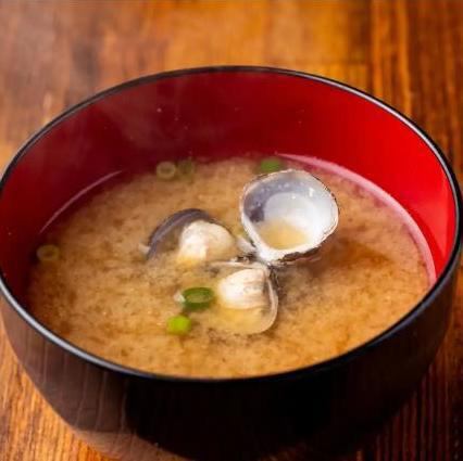 蛤蜊味噌湯和海藻味噌湯