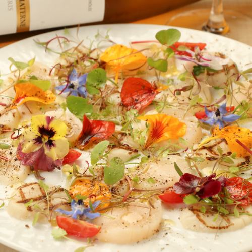 Hokkaido scallops carpaccio style salad