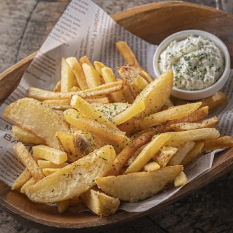フライドポテト【絶対ありで食べてほしいサワークリーム付き】<M>