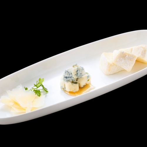 Assortment of 3 kinds of cheese