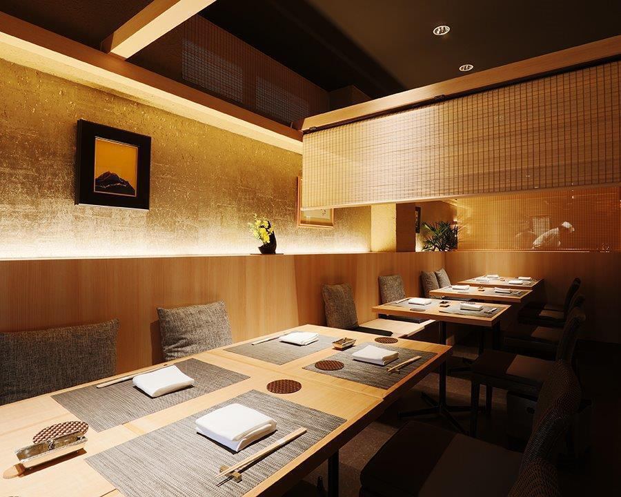 We offer complimentary message plates for anniversaries and celebrations!