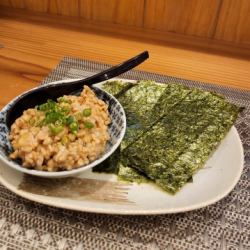 Nori and crushed natto