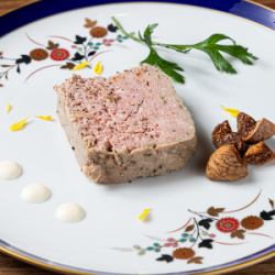 鴨ネギのテリーヌ　ドライイチジク添え