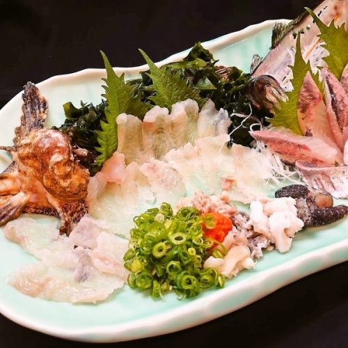 Offering the fresh taste of the sea! Enjoy blowfish dishes such as blowfish sashimi