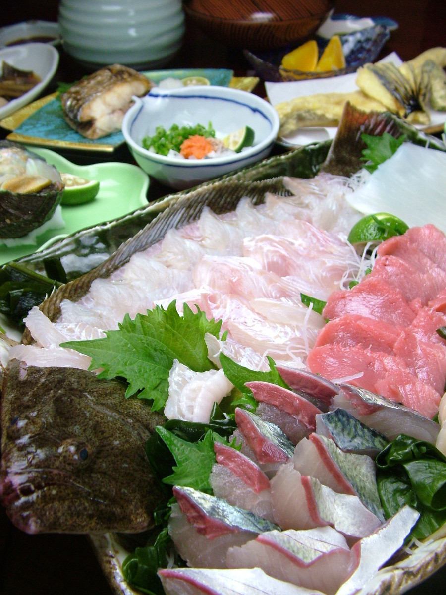 In addition to blowfish dishes, there are many seafood dishes that use local fish from Setouchi!