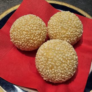 Fried sesame dumplings [3 pieces]