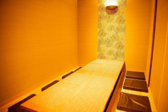 我们还设有下沉式被炉座位。温暖的木质主题空间营造出轻松舒适的氛围。适合各种酒会、商务招待、女生聚会等，请放心使用。您可以与您所爱的人共度特别的时光。请享用美味的海鲜料理和当地酒。