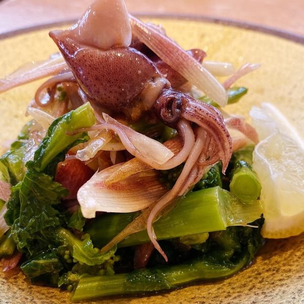 Firefly squid and rape blossoms with salt and sesame oil