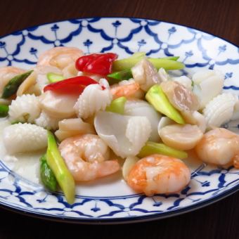 海鮮三種の塩味炒め