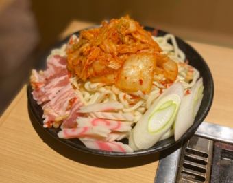 Kimchi fried noodles/yaki udon/curry udon