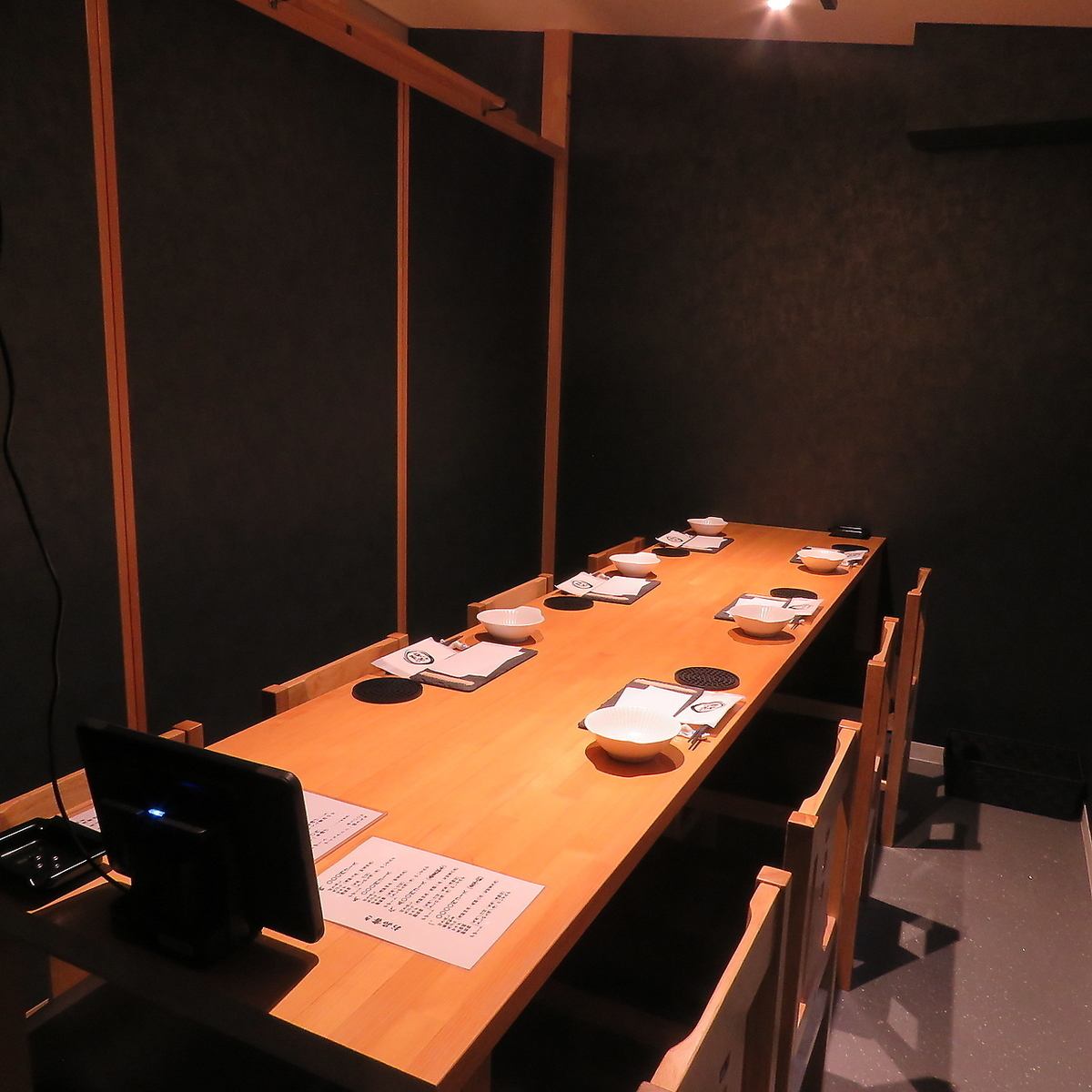 We have 7 completely private rooms that can accommodate 2 to 24 people.For entertainment and anniversaries♪