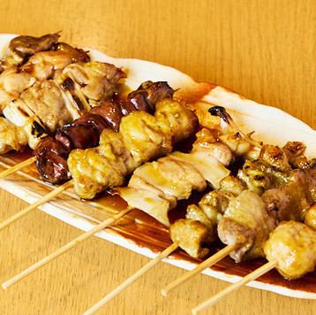 ≪注文必須！≫【女性にも人気】手間隙かけて焼き上げる絶品焼き鳥＆串焼き　1本165円(税込)～