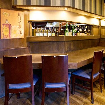 お一人様もカウンター席でのお食事やデートにも最適です。お仕事帰りのサク飲みにもぜひご利用ください。また、店内は落ち着いた雰囲気で、ゆったりお寛ぎ頂ける空間となっております。お気軽にご来店ください。久地の喧騒を忘れさせてくれる、ゆったりとした時間をお過ごしいただけます。
