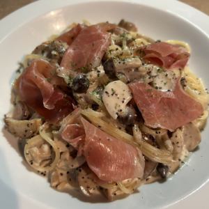 Creamy Pasta with Prosciutto and Mushrooms