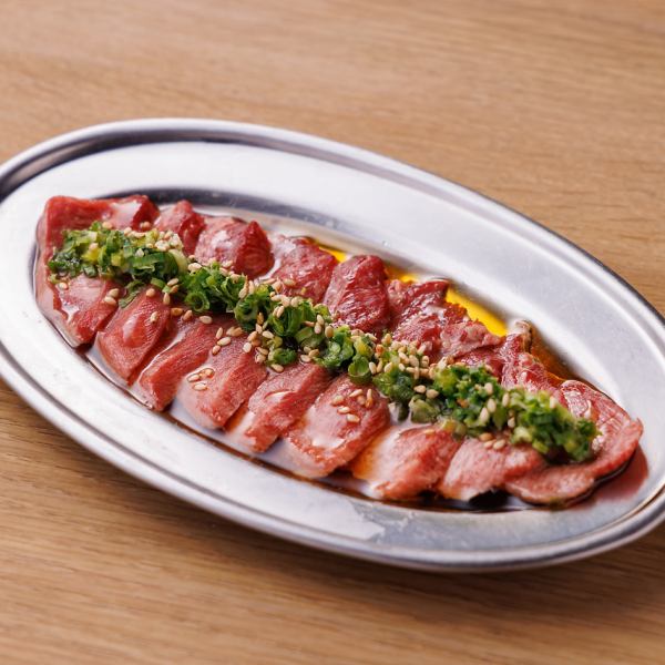 新鮮で甘みのある肉刺しのバリエーションが豊富