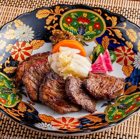 旨味際立つ厚切り牛タン