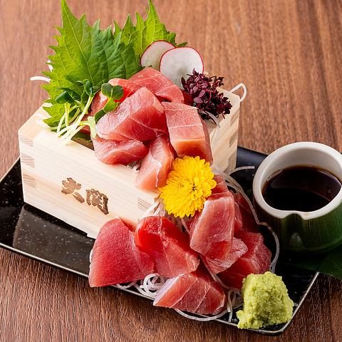 鮮度にこだわる旨味凝縮のマグロブツこぼれ盛り