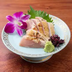 地鶏モモの炙り刺身