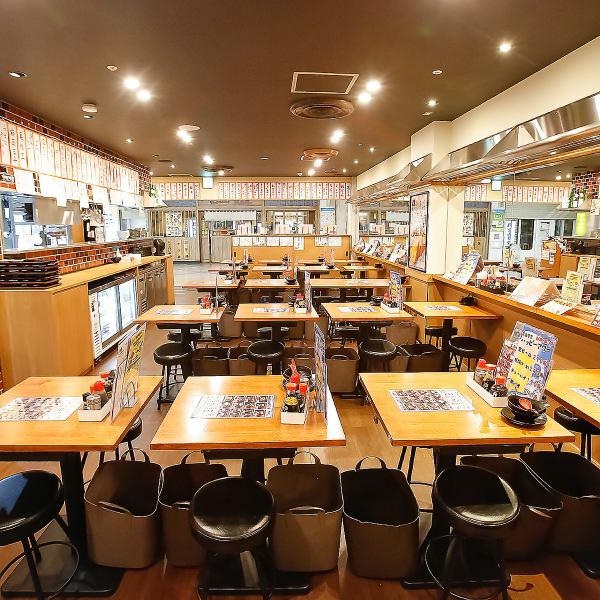 梅田駅から徒歩３分♪雨の日でも濡れずにお店に来れます♪元気なスタッフが皆さまをお迎えし、楽しいひとときを演出します。大衆居酒屋の雰囲気を楽しんで頂けます。