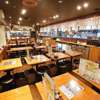 小規模宴会でご利用頂けます♪ホワイティにございます！梅田駅から徒歩1分♪梅田阪急から徒歩3分です！１１時～２３時まで営業致しておりますので、ランチでも２次会でも、夜でもご利用頂けます！#大阪＃梅田＃食べ飲み放題＃飲放題