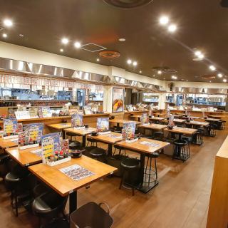 店内貸し切り可能となっております。(金・土除く)店内貸し切り最小30名様～50名様まで可能となっております。お店の近くに喫煙ブースあります♪宴会にぴったりのお店となっております。食べ飲み放題が２時間3,480円(税込)～ご利用頂けます！100種種類以上の品数が食べ飲み放題♪#大阪＃梅田＃食べ飲み放題＃飲み放題