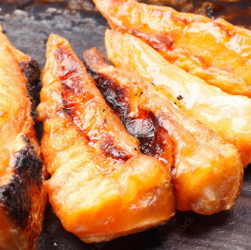 リーズナブルに炉端焼きを堪能。