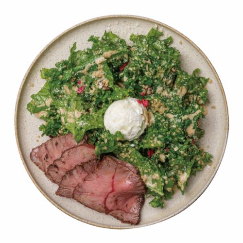 Charcoal roast beef & kale salad