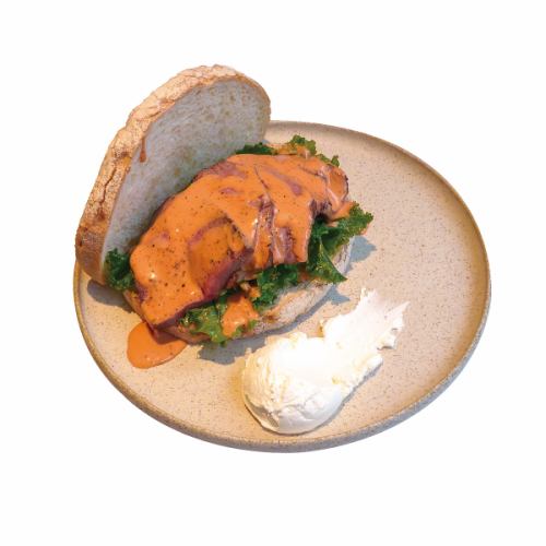 Red Chili Roast Beef Sandwich