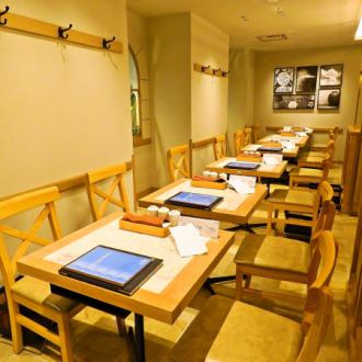 The stylish interior is very popular with women ★ It is ideal for entertaining and dining.In addition, it is very popular with couples! We have various seats according to the scene, such as table seats that are ideal for group banquets.