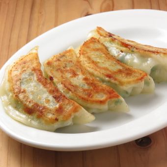 【人気メニュー】ジャンボ餃子(4個)