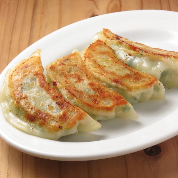 【復刻の味】国産の豚挽肉とたっぷりの野菜を使用！創業当時の味に復刻した「ジャンボ餃子」！