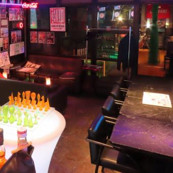 一個平靜、成人的空間。您可以獨自一人悠閒地享用飲品，也可以與朋友獨自享用飲品。它可以在多種情況下使用。