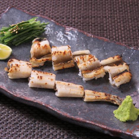 [Live conger eel shirayaki] We have a wide selection of snacks to go with alcohol, made with fresh ingredients purchased from Toyosu Market every morning.