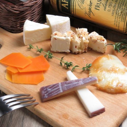 チーズの盛り合わせ　5種