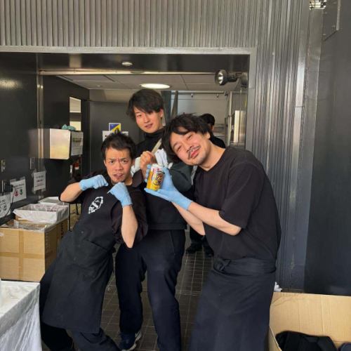 【非常感谢！】
花卉节从5月3日至5日
非常感谢你们的到来！
感谢大家的支持，任务圆满完成。🙇‍♂️

准备工作虽然艰辛，但当天的乐趣远远超过了遇到的困难。
真舍不得它结束！

致我们的老客户，以及我们第一次见面的客户：
致我的同事、同行业的前辈和后辈、同学、朋友、家人和亲戚们
那三天过得很愉快，我看到了许多不同面孔。
（抱歉，我无法上传所有照片）
他们通过社交媒体或直接联系了我。
感谢所有支持我的人😢✨

我还和桥本先生谈过。
各项活动都得到了很多人的支持。
这是一个绝佳的机会，让我们再次真正体会到这一点。☺️

最重要的是，感谢Karma公司所有这次联系我们的人，
我事事都能依靠你，并从中获得了宝贵的经验。
非常感谢！🙇‍♂️🙇‍♀️
和您一起工作非常愉快！

我今天和明天（5月6日和7日）休息。
我们将于5月8日星期五恢复正常营业时间！
两家门店都将恢复正常营业。
期待在每家门店再次见到你☺️
Lucio的两位成员有成长吗？敬请期待！
感谢您一直以来的支持。

#LucioHiroshima #HiroshimaItalian #一对四十多岁、身体僵硬的夫妇
#抱歉，国旗颜色顺序错了🇮🇹