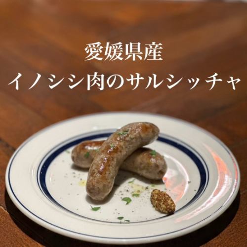 【花卉节菜单介绍】
距离活动开始已经不到一周了！
花卉节将于5月3日至5日举行🌼
今年我们与药研堀的Karma合作。
我要去参加花卉节！🙇‍♂️
以下是菜单上的菜品，我相信你们（可能）都会很感兴趣！

【两家店铺合作菜单】
墨鱼汁配自制意大利宽面 ¥1,500
Lucio 的菜单上有墨鱼汁，我们也很喜欢。
还有一份结合了 Kanhara 自制意面的合作菜单！

【业力菜单】
◾️爱媛县产野猪香肠 ¥1,300
来自神原的家乡爱媛县的野猪肉，没有任何难闻的气味，而且味道鲜美。
用于香肠（salsiccia）。
和去年一样，但今年更好。

◾️业力招牌菜：红酒炖牛舌 ¥1,300
这也是一个常见的做法：带皮慢炖约 7 小时。
入口即化，口感柔软。这和葡萄酒很搭。

◾️那不勒斯糕点 Sfogliatella ¥900
用猪油制成的酥脆面团，里面填满了乳清干酪和
一种内馅包含肉桂、干果和其他配料的甜点。
我们最近一直在店里销售这款产品，反响非常好，所以我们决定再次推出。

◾️美味奶酪和塔拉利饼干 ¥800
奶酪专家Kaya-chan的精选
成熟的奶酪，风味浓郁，令人回味无穷。
Taralli，一种意大利小吃。
份量很少，请当零食享用吧！

[卢西奥的菜单]
◾️佐坂町生蚝配自制香蒜酱（1100日元）
来自坂町长船牡蛎养殖场的优质大牡蛎，配以自家种植的罗勒。
用香蒜酱翻炒！
烤松子增添了一抹亮色。

◾️卢西奥的特色菜：用神石牛肉炖制的内脏 ¥1,100
采用产自神石高原町的日本国产黑牛内脏制成
卢西奥的内脏炖菜非常受欢迎！
酱汁里充满了油脂的美味，内脏则有着极佳的口感。
它太美味了，你会想一吃再吃。
.
.
总共有六道菜，所以一定要空着肚子来哦！☺️
我会带各种葡萄酒来喝。
此外，还有几种软饮料。
付款方式可以是现金或PayPay。

◾️日期和时间
5月3日（星期日）至5月5日（星期二）
从上午11点到下午6点左右

◾️位置
中区三河町9-12
中央大道与平和大道的交汇处，
位于东加山一侧大楼一楼的停车位

【关于卢西奥的黄金周活动👇】
1号星期五照常营业。
2日星期六全天不对外开放，因举办私人活动而关闭。
由于花店举办活动，本店将于3日星期日至5日星期二暂停营业。
6号星期三休息。
7号星期四闭馆。

各项准备工作正在如火如荼地进行中，但我们有点担心天气。
我期待与大家见面！
先谢谢啦☺️
#LucioHiroshima #HiroshimaPasta #HiroshimaItalian #FlowerFestival2026