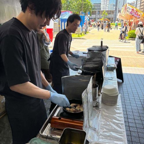 【非常感谢！】
花卉节从5月3日至5日
非常感谢你们的到来！
感谢大家的支持，任务圆满完成。🙇‍♂️

准备工作虽然艰辛，但当天的乐趣远远超过了遇到的困难。
真舍不得它结束！

致我们的老客户，以及我们第一次见面的客户：
致我的同事、同行业的前辈和后辈、同学、朋友、家人和亲戚们
那三天过得很愉快，我看到了许多不同面孔。
（抱歉，我无法上传所有照片）
他们通过社交媒体或直接联系了我。
感谢所有支持我的人😢✨

我还和桥本先生谈过。
各项活动都得到了很多人的支持。
这是一个绝佳的机会，让我们再次真正体会到这一点。☺️

最重要的是，感谢Karma公司所有这次联系我们的人，
我事事都能依靠你，并从中获得了宝贵的经验。
非常感谢！🙇‍♂️🙇‍♀️
和您一起工作非常愉快！

我今天和明天（5月6日和7日）休息。
我们将于5月8日星期五恢复正常营业时间！
两家门店都将恢复正常营业。
期待在每家门店再次见到你☺️
Lucio的两位成员有成长吗？敬请期待！
感谢您一直以来的支持。

#LucioHiroshima #HiroshimaItalian #一对四十多岁、身体僵硬的夫妇
#抱歉，国旗颜色顺序错了🇮🇹