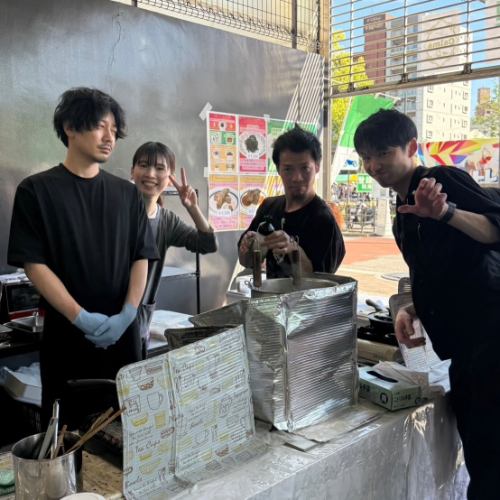 【非常感谢！】
花卉节从5月3日至5日
非常感谢你们的到来！
感谢大家的支持，任务圆满完成。🙇‍♂️

准备工作虽然艰辛，但当天的乐趣远远超过了遇到的困难。
真舍不得它结束！

致我们的老客户，以及我们第一次见面的客户：
致我的同事、同行业的前辈和后辈、同学、朋友、家人和亲戚们
那三天过得很愉快，我看到了许多不同面孔。
（抱歉，我无法上传所有照片）
他们通过社交媒体或直接联系了我。
感谢所有支持我的人😢✨

我还和桥本先生谈过。
各项活动都得到了很多人的支持。
这是一个绝佳的机会，让我们再次真正体会到这一点。☺️

最重要的是，感谢Karma公司所有这次联系我们的人，
我事事都能依靠你，并从中获得了宝贵的经验。
非常感谢！🙇‍♂️🙇‍♀️
和您一起工作非常愉快！

我今天和明天（5月6日和7日）休息。
我们将于5月8日星期五恢复正常营业时间！
两家门店都将恢复正常营业。
期待在每家门店再次见到你☺️
Lucio的两位成员有成长吗？敬请期待！
感谢您一直以来的支持。

#LucioHiroshima #HiroshimaItalian #一对四十多岁、身体僵硬的夫妇
#抱歉，国旗颜色顺序错了🇮🇹