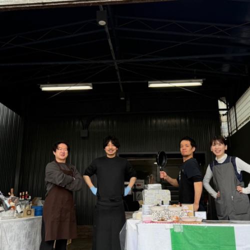 【非常感谢！】
花卉节从5月3日至5日
非常感谢你们的到来！
感谢大家的支持，任务圆满完成。🙇‍♂️

准备工作虽然艰辛，但当天的乐趣远远超过了遇到的困难。
真舍不得它结束！

致我们的老客户，以及我们第一次见面的客户：
致我的同事、同行业的前辈和后辈、同学、朋友、家人和亲戚们
那三天过得很愉快，我看到了许多不同面孔。
（抱歉，我无法上传所有照片）
他们通过社交媒体或直接联系了我。
感谢所有支持我的人😢✨

我还和桥本先生谈过。
各项活动都得到了很多人的支持。
这是一个绝佳的机会，让我们再次真正体会到这一点。☺️

最重要的是，感谢Karma公司所有这次联系我们的人，
我事事都能依靠你，并从中获得了宝贵的经验。
非常感谢！🙇‍♂️🙇‍♀️
和您一起工作非常愉快！

我今天和明天（5月6日和7日）休息。
我们将于5月8日星期五恢复正常营业时间！
两家门店都将恢复正常营业。
期待在每家门店再次见到你☺️
Lucio的两位成员有成长吗？敬请期待！
感谢您一直以来的支持。

#LucioHiroshima #HiroshimaItalian #一对四十多岁、身体僵硬的夫妇
#抱歉，国旗颜色顺序错了🇮🇹