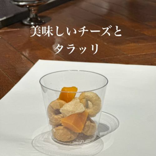 【花卉节菜单介绍】
距离活动开始已经不到一周了！
花卉节将于5月3日至5日举行🌼
今年我们与药研堀的Karma合作。
我要去参加花卉节！🙇‍♂️
以下是菜单上的菜品，我相信你们（可能）都会很感兴趣！

【两家店铺合作菜单】
墨鱼汁配自制意大利宽面 ¥1,500
Lucio 的菜单上有墨鱼汁，我们也很喜欢。
还有一份结合了 Kanhara 自制意面的合作菜单！

【业力菜单】
◾️爱媛县产野猪香肠 ¥1,300
来自神原的家乡爱媛县的野猪肉，没有任何难闻的气味，而且味道鲜美。
用于香肠（salsiccia）。
和去年一样，但今年更好。

◾️业力招牌菜：红酒炖牛舌 ¥1,300
这也是一个常见的做法：带皮慢炖约 7 小时。
入口即化，口感柔软。这和葡萄酒很搭。

◾️那不勒斯糕点 Sfogliatella ¥900
用猪油制成的酥脆面团，里面填满了乳清干酪和
一种内馅包含肉桂、干果和其他配料的甜点。
我们最近一直在店里销售这款产品，反响非常好，所以我们决定再次推出。

◾️美味奶酪和塔拉利饼干 ¥800
奶酪专家Kaya-chan的精选
成熟的奶酪，风味浓郁，令人回味无穷。
Taralli，一种意大利小吃。
份量很少，请当零食享用吧！

[卢西奥的菜单]
◾️佐坂町生蚝配自制香蒜酱（1100日元）
来自坂町长船牡蛎养殖场的优质大牡蛎，配以自家种植的罗勒。
用香蒜酱翻炒！
烤松子增添了一抹亮色。

◾️卢西奥的特色菜：用神石牛肉炖制的内脏 ¥1,100
采用产自神石高原町的日本国产黑牛内脏制成
卢西奥的内脏炖菜非常受欢迎！
酱汁里充满了油脂的美味，内脏则有着极佳的口感。
它太美味了，你会想一吃再吃。
.
.
总共有六道菜，所以一定要空着肚子来哦！☺️
我会带各种葡萄酒来喝。
此外，还有几种软饮料。
付款方式可以是现金或PayPay。

◾️日期和时间
5月3日（星期日）至5月5日（星期二）
从上午11点到下午6点左右

◾️位置
中区三河町9-12
中央大道与平和大道的交汇处，
位于东加山一侧大楼一楼的停车位

【关于卢西奥的黄金周活动👇】
1号星期五照常营业。
2日星期六全天不对外开放，因举办私人活动而关闭。
由于花店举办活动，本店将于3日星期日至5日星期二暂停营业。
6号星期三休息。
7号星期四闭馆。

各项准备工作正在如火如荼地进行中，但我们有点担心天气。
我期待与大家见面！
先谢谢啦☺️
#LucioHiroshima #HiroshimaPasta #HiroshimaItalian #FlowerFestival2026