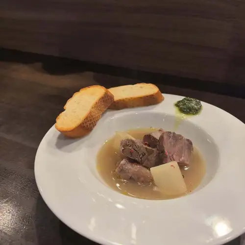 【Recommended Menu 🥩】
Bollito of Jinseki beef shank with salsa verde ¥1,000-
Through meticulous temperature control, the shank meat is not tough but has just the right amount of chewiness.
Radish that's thoroughly soaked in flavor!
Made with Italian parsley from my family's farm.
I added a little bit of the mildly tangy salsa verde. 🤏☺️
The soup was carefully made from the bones of the same Jinseki beef. 🦴👨🍳
Of course, meat is important,
The soup in this dish is so delicious that you could almost say it's the star of the show!
It pairs perfectly with the baguette served on the side 🥖
First come, first served!
#LucioHiroshima #HiroshimaItalian #HiroshimaPasta #HiroshimaDinner