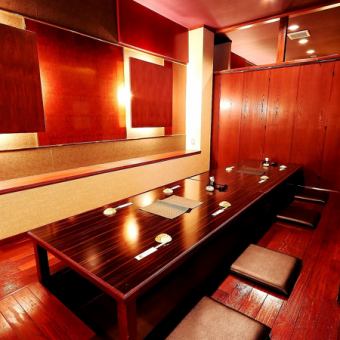 [2F seats] Two private rooms with horigotatsu seating for 20 to 25 people are available.It can also be used as a private banquet hall for up to 50 people by removing the partition.